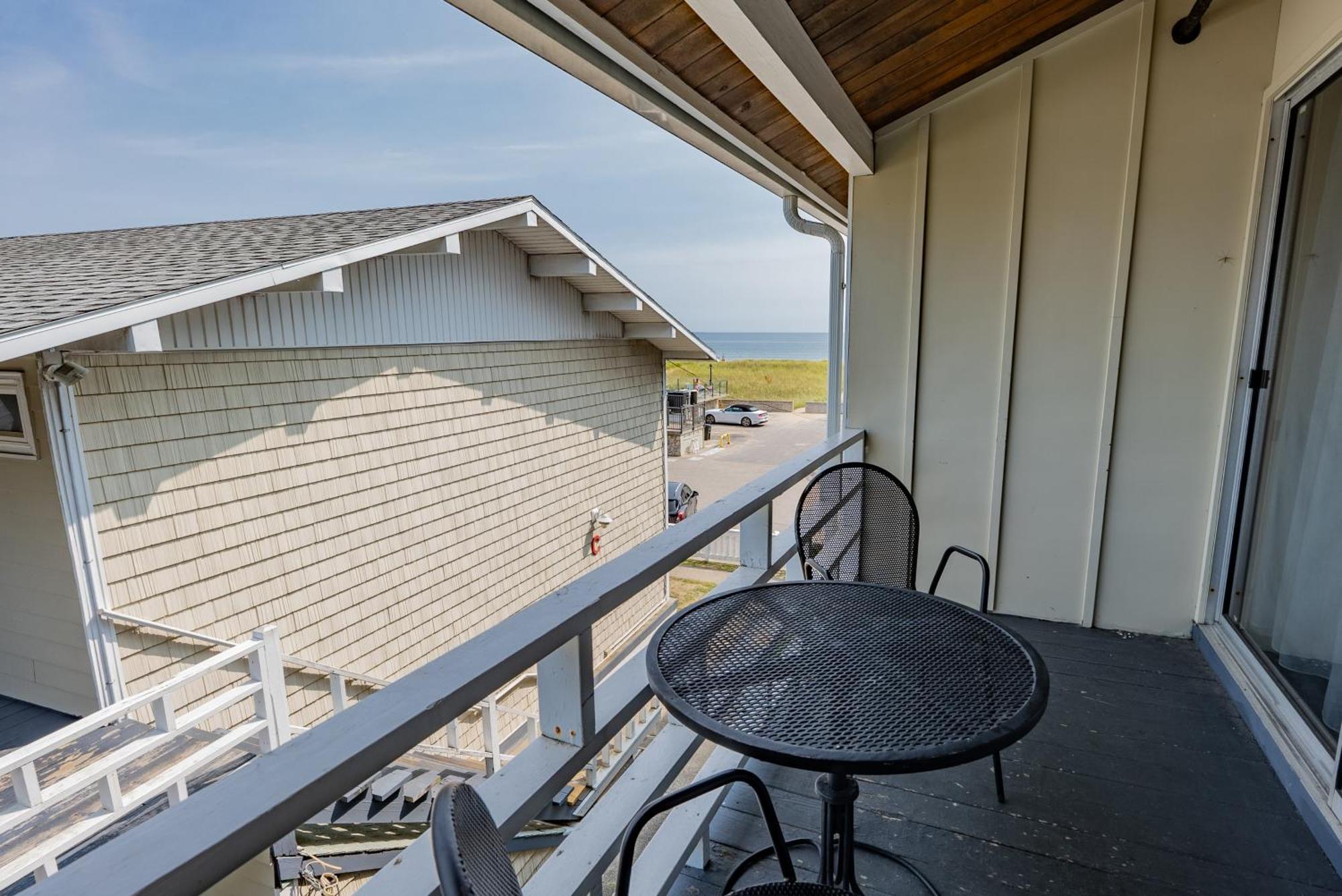 Waves Oceanfront Resort Old Orchard Beach Extérieur photo