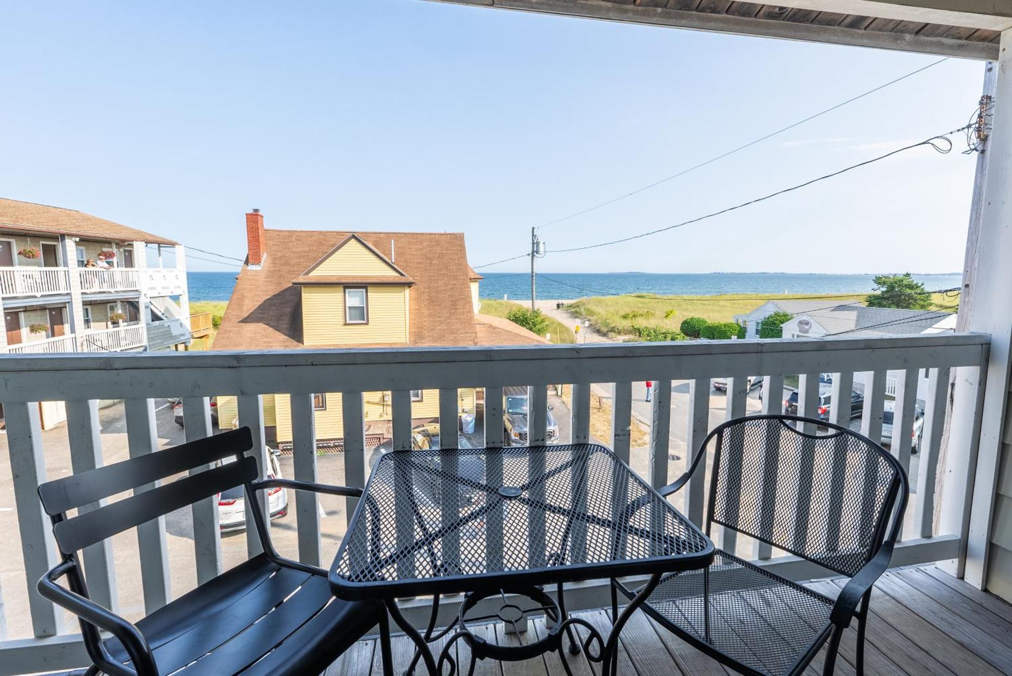 Waves Oceanfront Resort Old Orchard Beach Extérieur photo